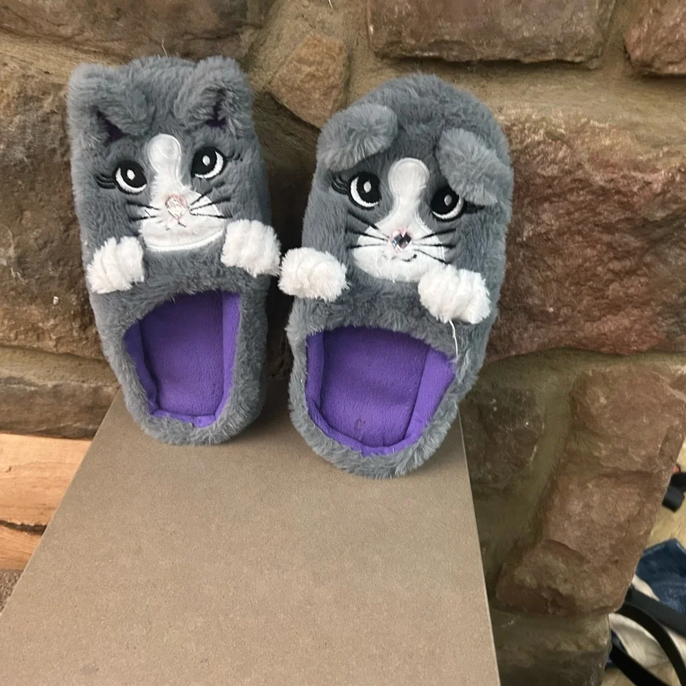 Cat Bedroom shoes Gray and Purple Feline Plush slippers size small 5-6 CLEAN